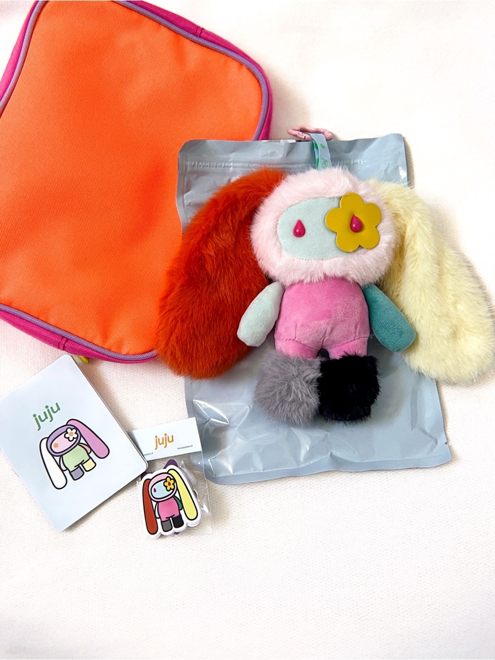 CJ HENDRY mismatch Juju Boo + pouch + booklet & stickers
